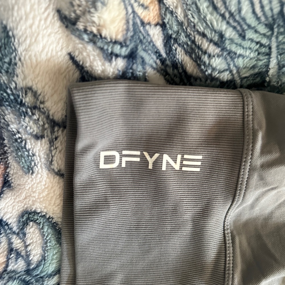 DFYNE Gray Leggings (NWOT)